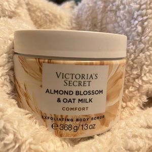 Victoria’s Secret Almond Blossom & Oat Milk Exfoliating Body Scrub